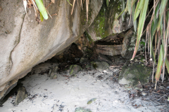 a gruta na Praia do Iriri, Paraty